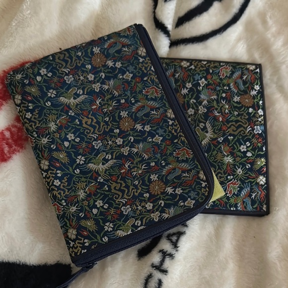 Wallet and passport holder with cards holder - Picture 1 of 16